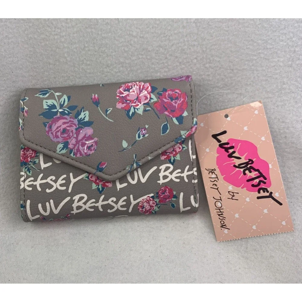 Betsey Johnson Short Tri-Fold Card Wallet Gray With White Graffiti Lettering NWT